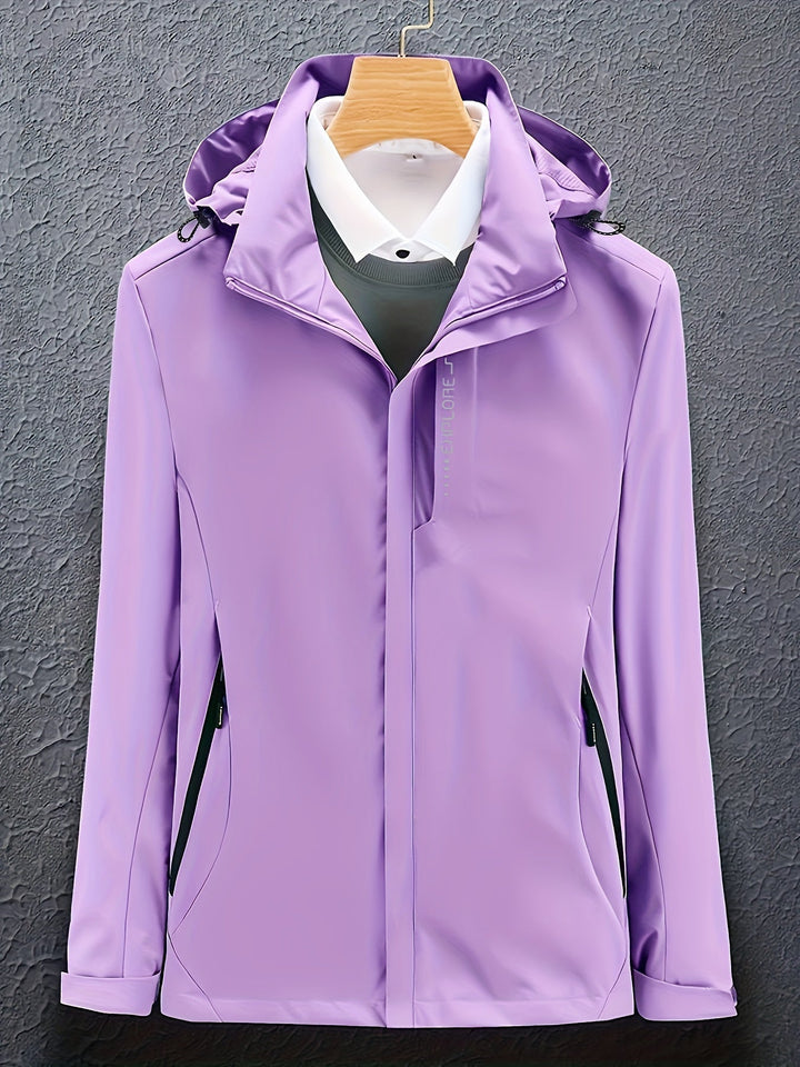 "Vandtæt og åndbar softshell-jakke til kvinder i teknisk design, vises forfra med slank pasform og elegant silhuet."