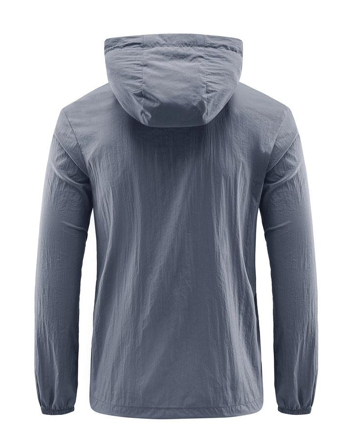 "Vandtæt vindtæt sommerjakke i lyseblå, unisex design, let og åndbar. Perfekt til udendørs sommeraktiviteter."