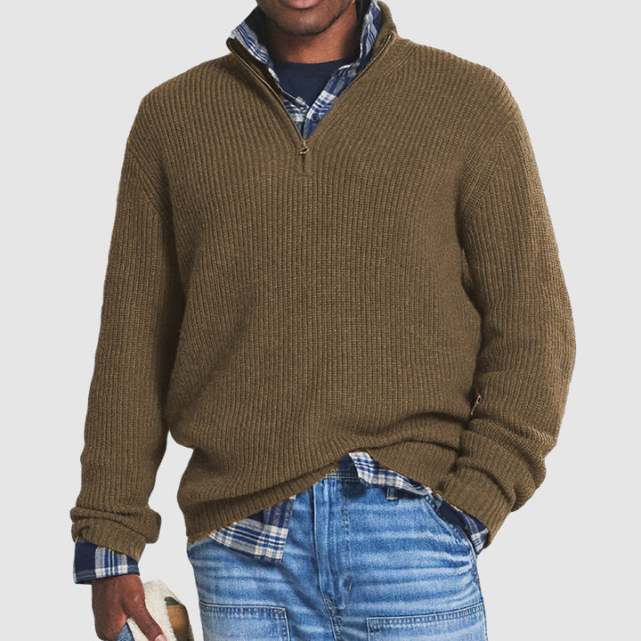 "Varm herresweater i cashmere med zip-krave, elegant vinterstil, perfekt til kolde dage, vises her i neutral farve."