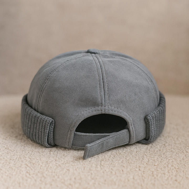 Blød og varm strikhue i bomuld/polyester. Vintage unisex beanie til koldt vejr.