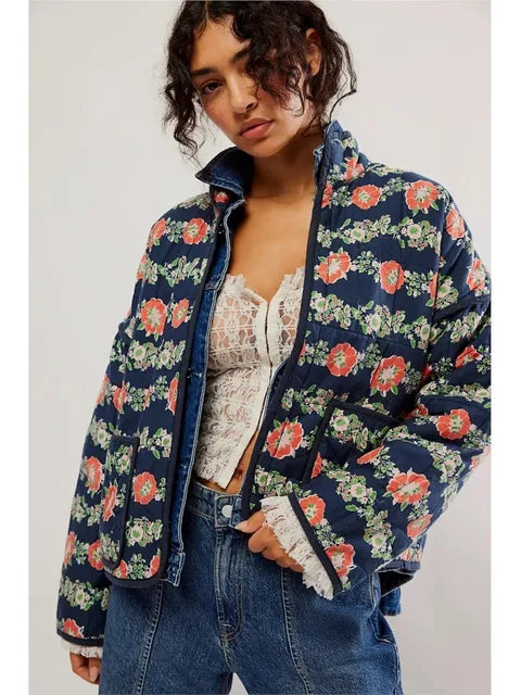 "Vintage blomsterprint jakke til kvinder med lange ærmer, elegant design, i blå og rød, perfekte til stilfuldt efterår"