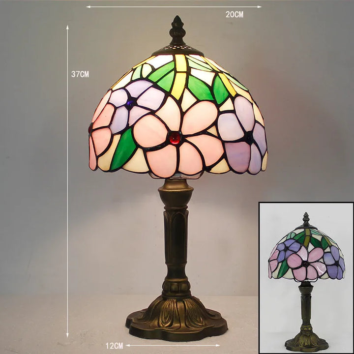 Vintage glasmosaik bordlampe i Tiffany stil med bronze-finish, håndlavet design skaber en varm, tidløs stemning.