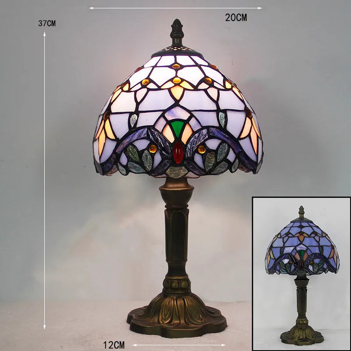 Vintage glasmosaik bordlampe i Tiffany stil med bronze-finish, håndlavet design skaber en varm, tidløs stemning.