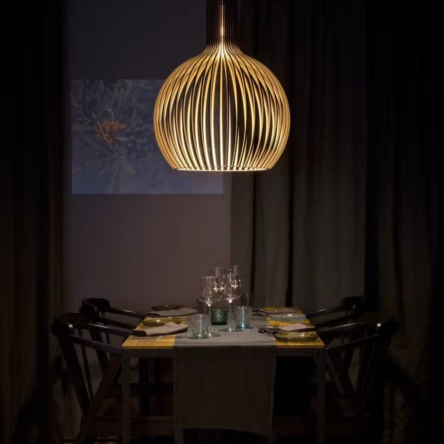 Vintage træpendel lampe med justerbar højde og LED; skandinavisk design i naturlig træfinish til boligindretning.